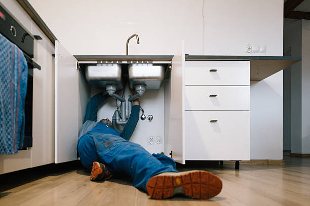 Professional Leak Detection technician working in Bath, MI